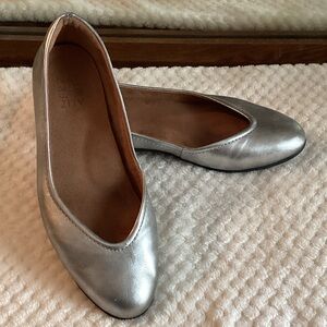 Naturalizer Metallic Silver Flats